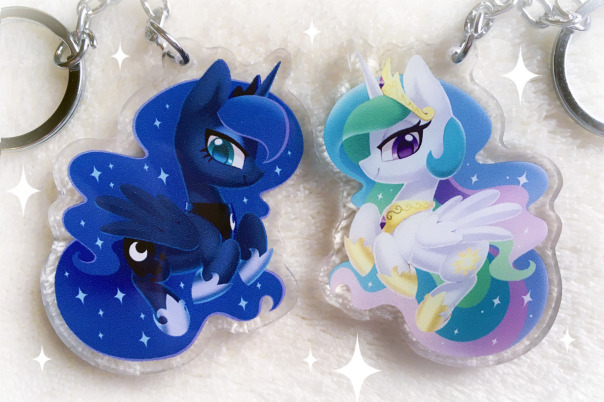 сурс: https://www.tumblr.com/dawnf1re/182328445887/princess-charms-will-have-them-at-my-2019-cons?source=share