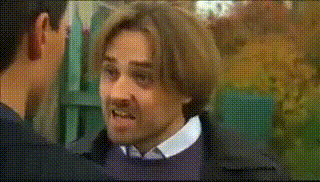 Думает, что любит тебя