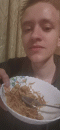 ем лапшу с мясо м