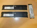 Оперативная память. Изначально планировал собирать на DDR4. Но потом решил, что раз беру компьютер в самом начале перехода на новый сокет, то и память нужно брать новую, чтобы был лучше ugrade-потенциал. Но из-за этого пришлось пожертвовать объёмом: вместо изначально планировавшихся 32 Гб взял только 16.
Рядом второй NVME-накопитель для игр, торрентов и тому подобного, где скорость не так критична. Летом, когда я только начинал рассчитывать конфигурацию компьютера, в качестве такового я хотел взять SATA-диск, но на это время разница между SATA и NVME уменьшилась настолько, что решил взять два NVME, благо матплата позволяет.
